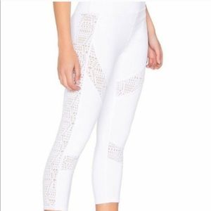Alo Yoga Charm Capri Leggings